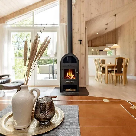 6 Person In Albaek-by Traum *