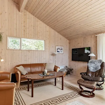6 Person In Albaek-by Traum